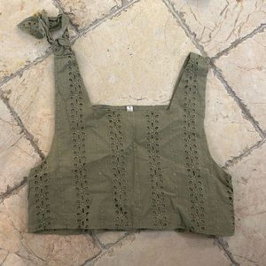 70/21  green crop top
